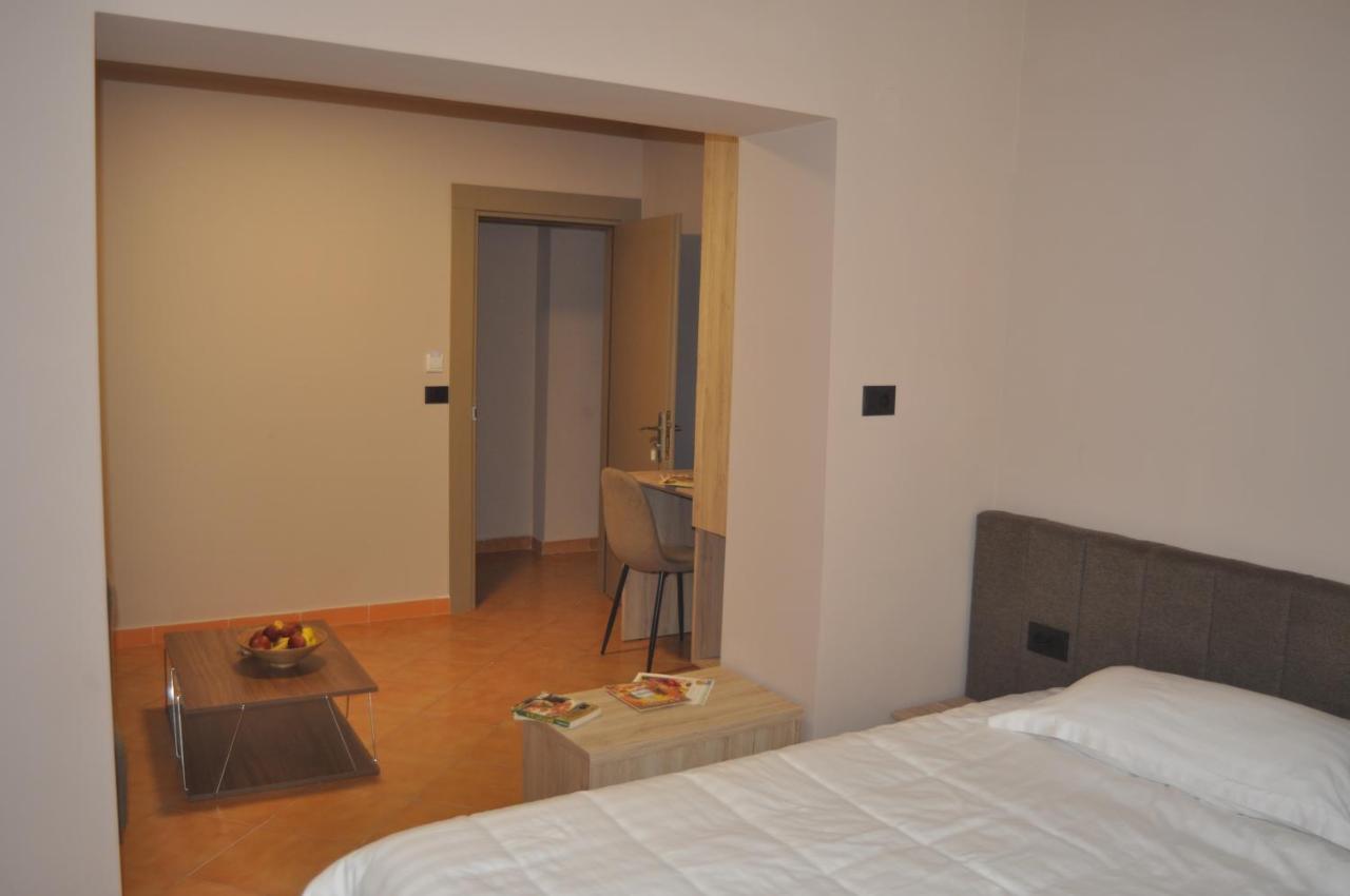 Bliri Myslym Shyri Apartment ติรานา ภายนอก รูปภาพ