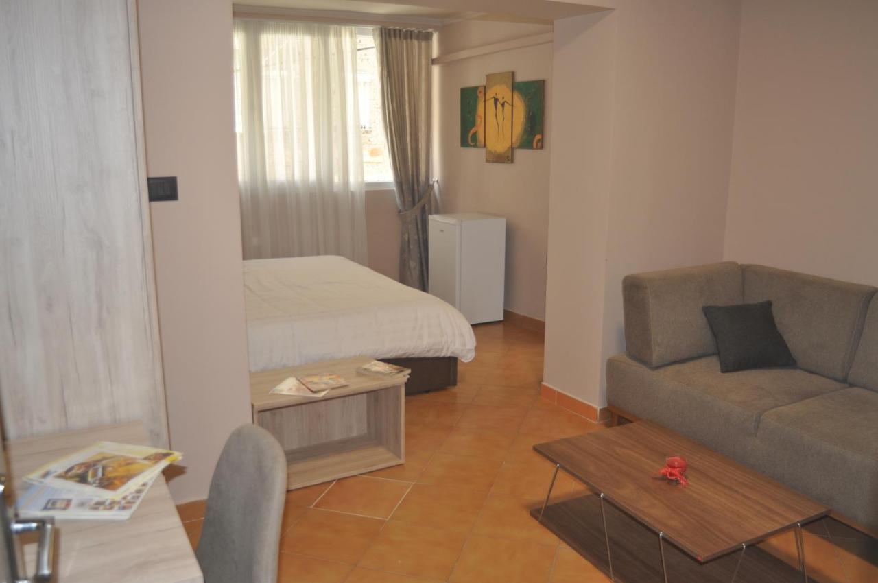 Bliri Myslym Shyri Apartment ติรานา ภายนอก รูปภาพ