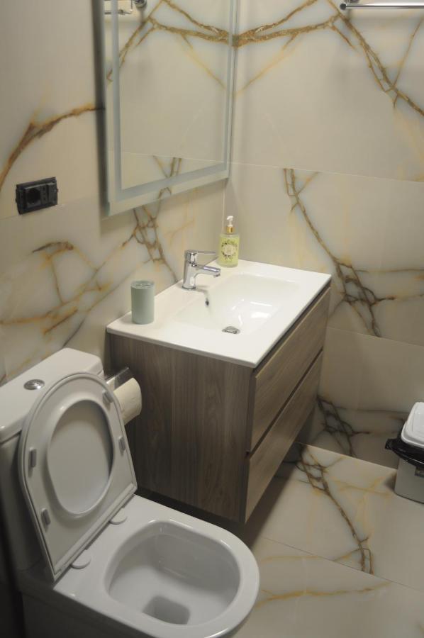 Bliri Myslym Shyri Apartment ติรานา ภายนอก รูปภาพ