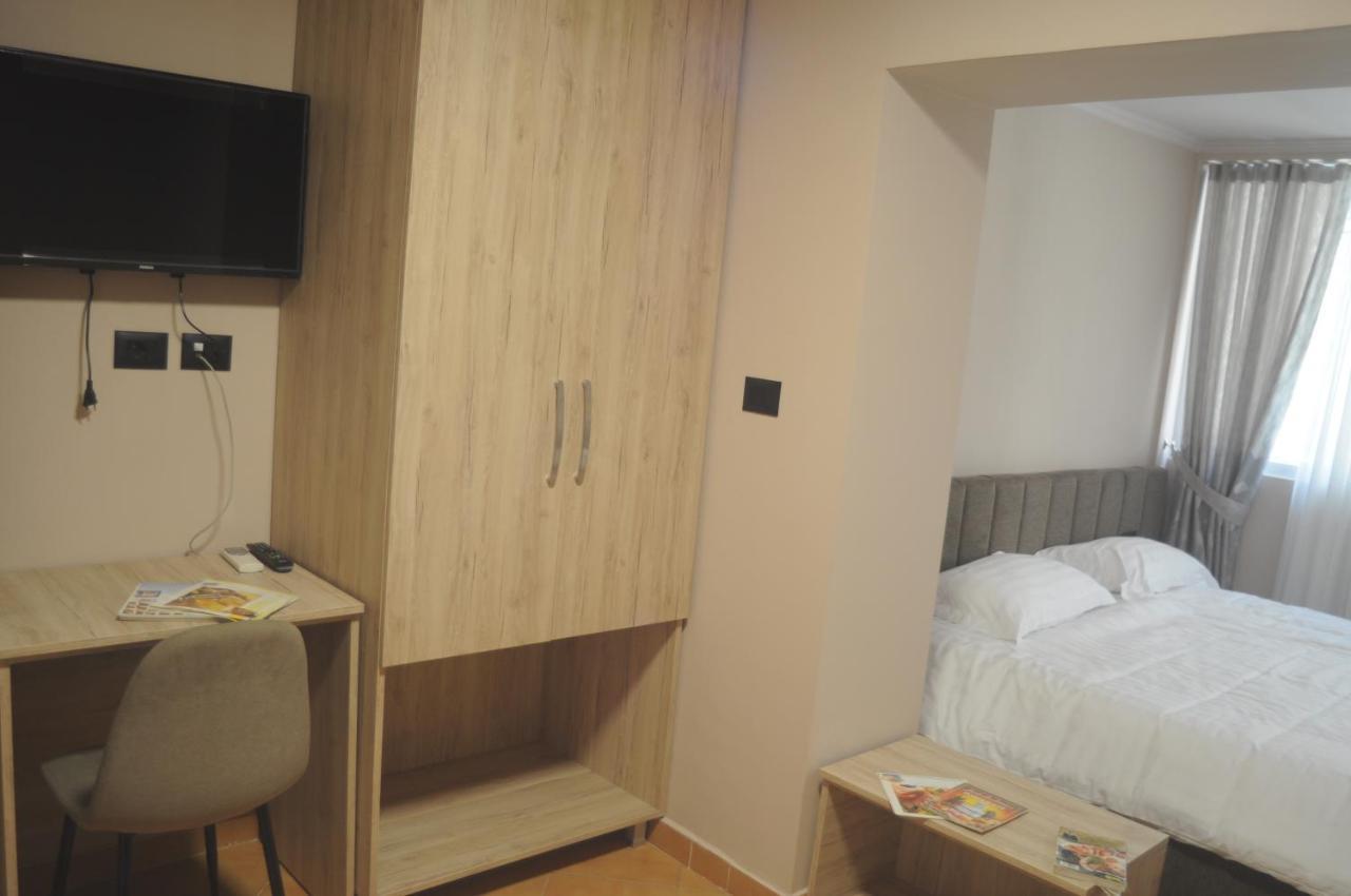 Bliri Myslym Shyri Apartment ติรานา ภายนอก รูปภาพ