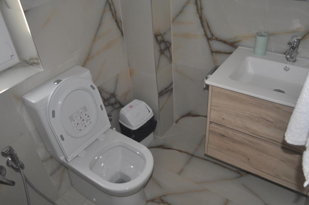Bliri Myslym Shyri Apartment ติรานา ภายนอก รูปภาพ