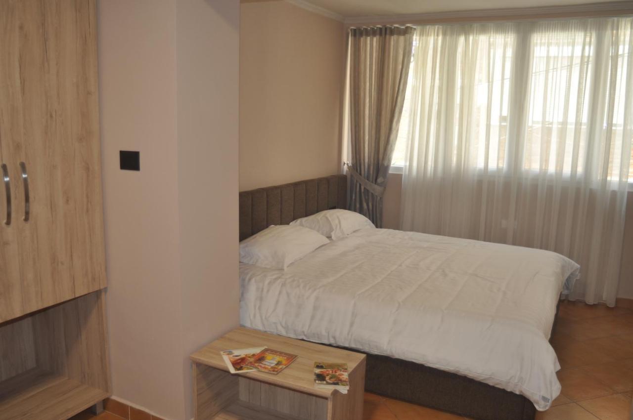 Bliri Myslym Shyri Apartment ติรานา ภายนอก รูปภาพ
